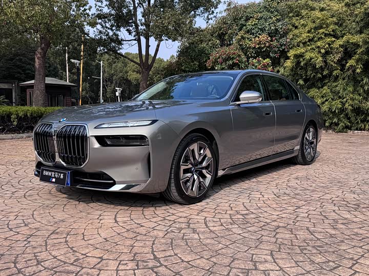 Фото 1 - BMW 7 Series