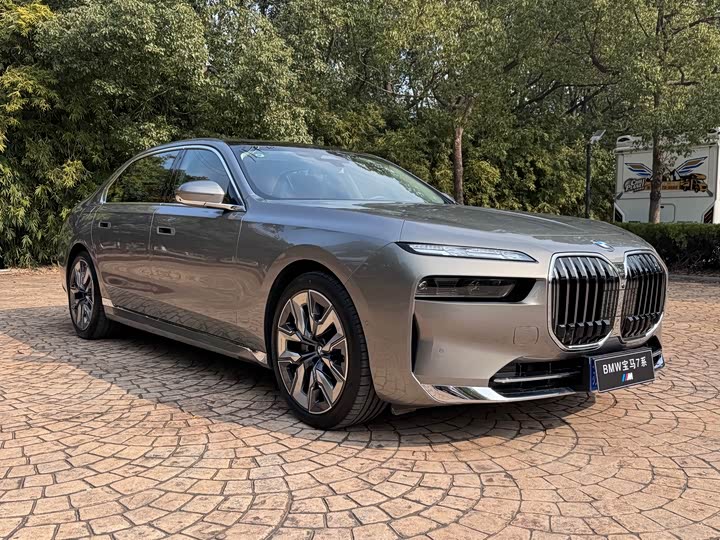 Фото 3 - BMW 7 Series