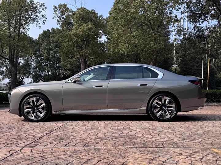 Фото 5 - BMW 7 Series