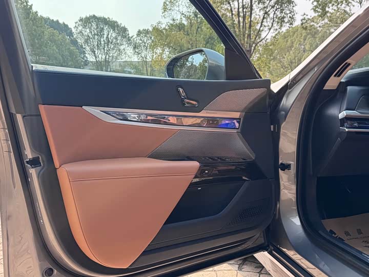 Фото 6 - BMW 7 Series