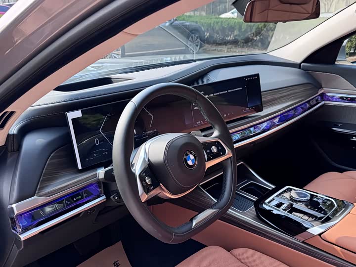 Фото 8 - BMW 7 Series