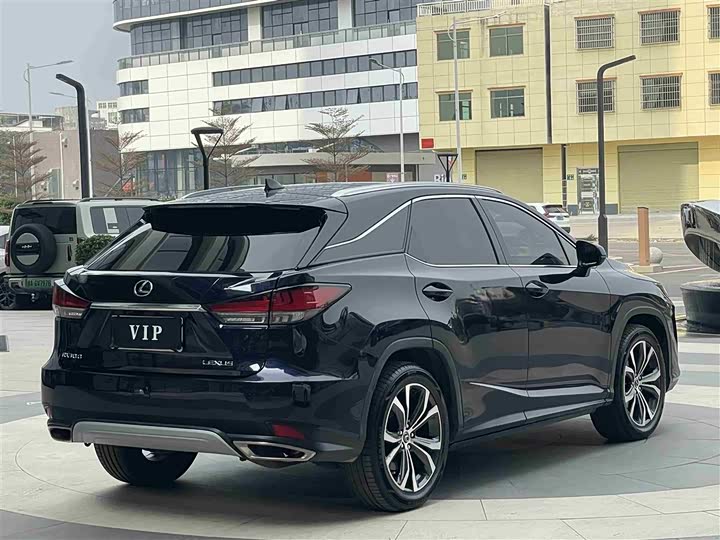 Фото 4 - Lexus RX