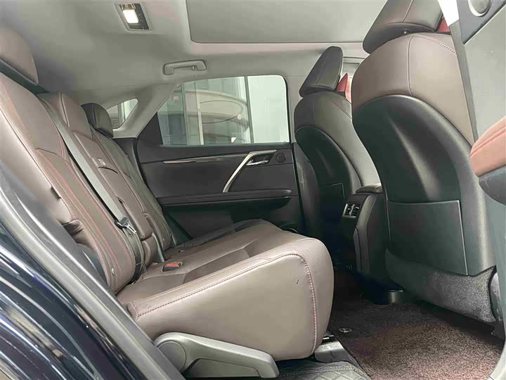 Фото 8 - Lexus RX