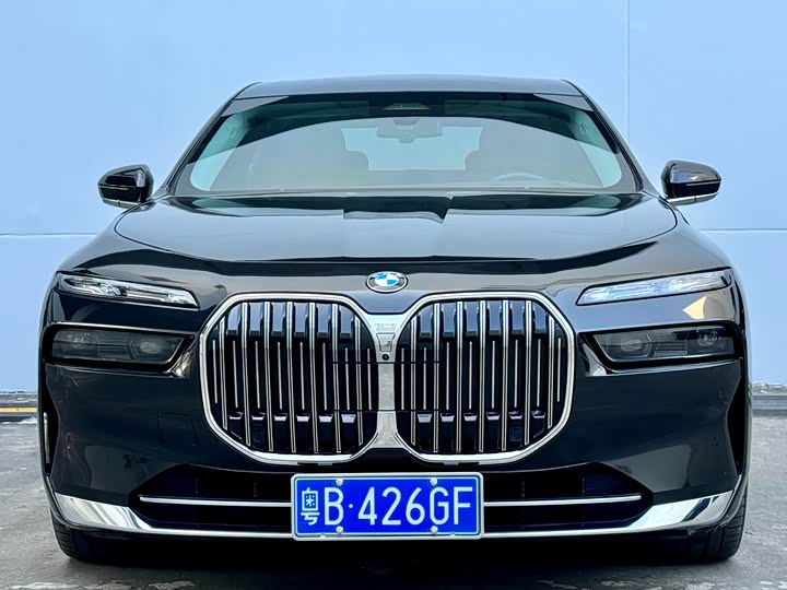 Фото 2 - BMW 7 Series