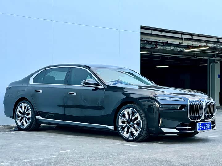 Фото 3 - BMW 7 Series