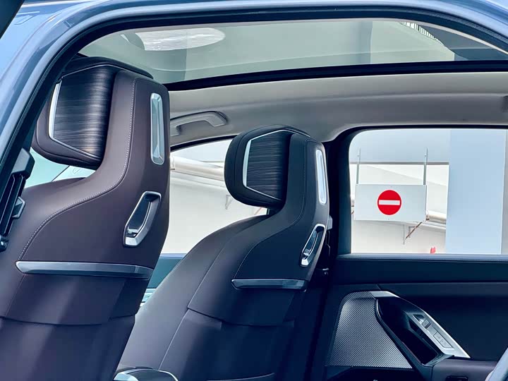 Фото 8 - BMW 7 Series