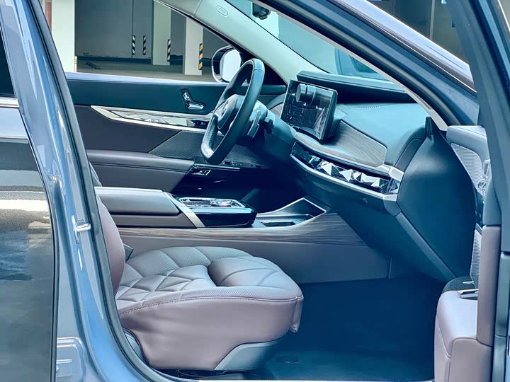 Фото 9 - BMW 7 Series