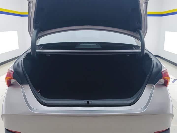 Фото 4 - Toyota Avalon