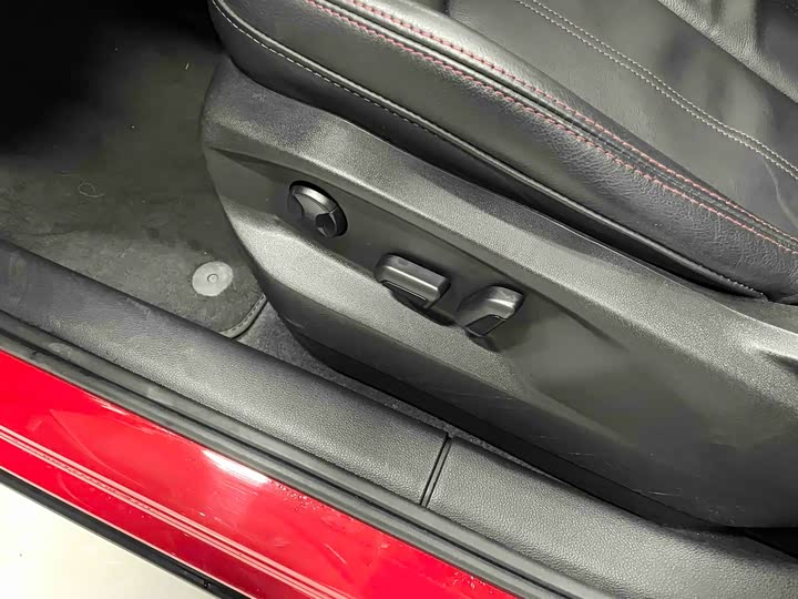 Фото 8 - Audi Q2L