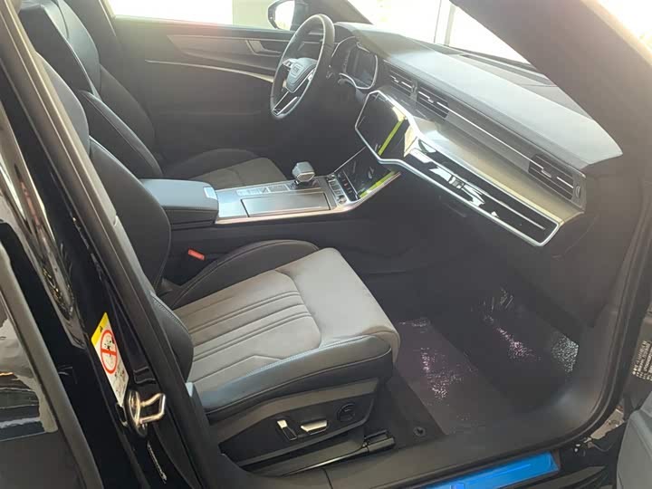 Фото 7 - Audi A6L