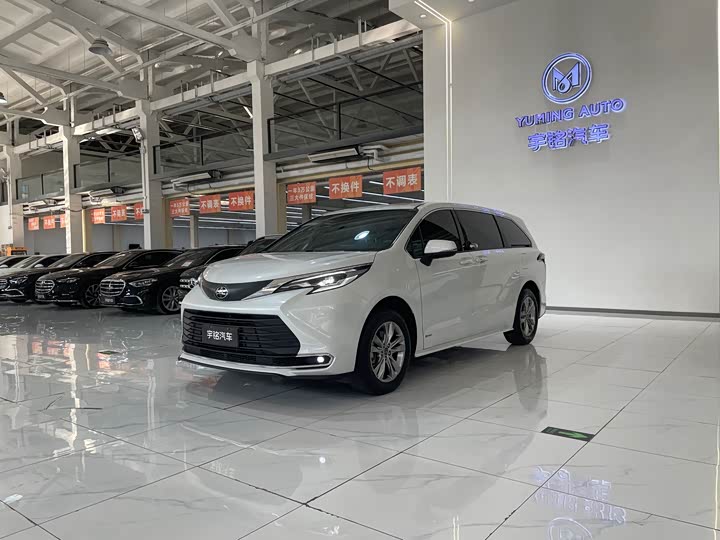 Фото 1 - Toyota Sienna