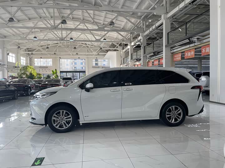 Фото 3 - Toyota Sienna