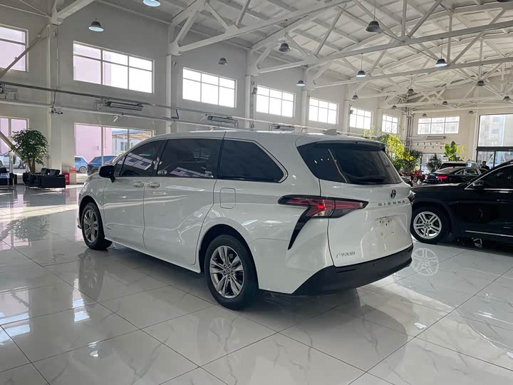 Фото 4 - Toyota Sienna