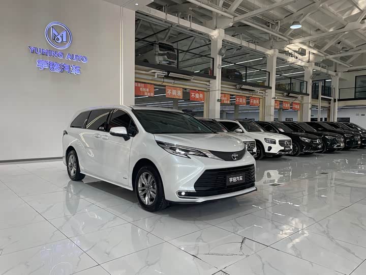 Фото 7 - Toyota Sienna