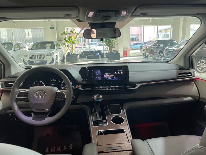 Фото 8 - Toyota Sienna