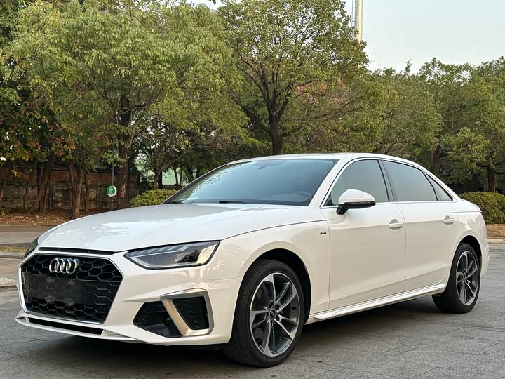 Фото 1 - Audi A4L