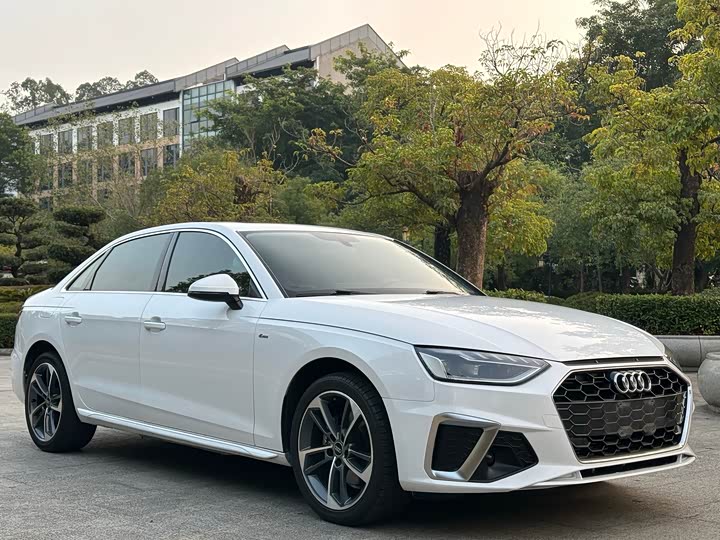 Фото 2 - Audi A4L