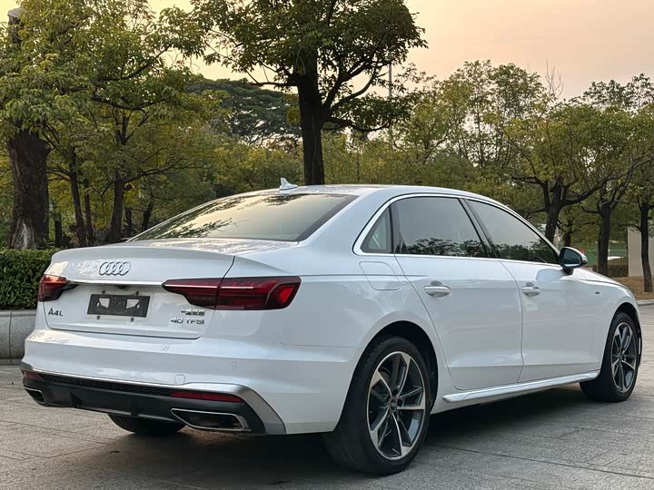 Фото 4 - Audi A4L