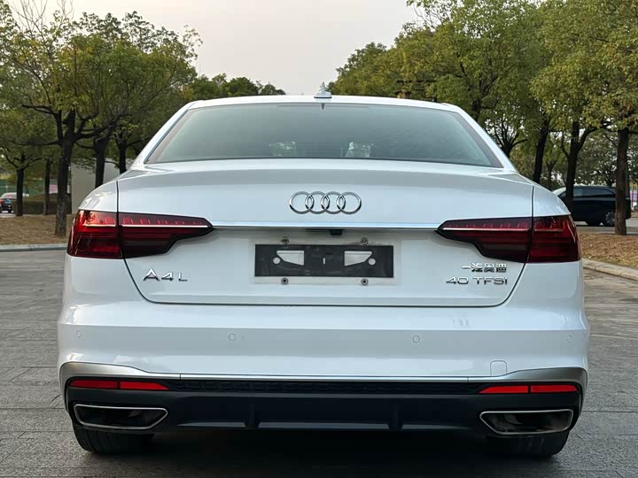 Фото 5 - Audi A4L