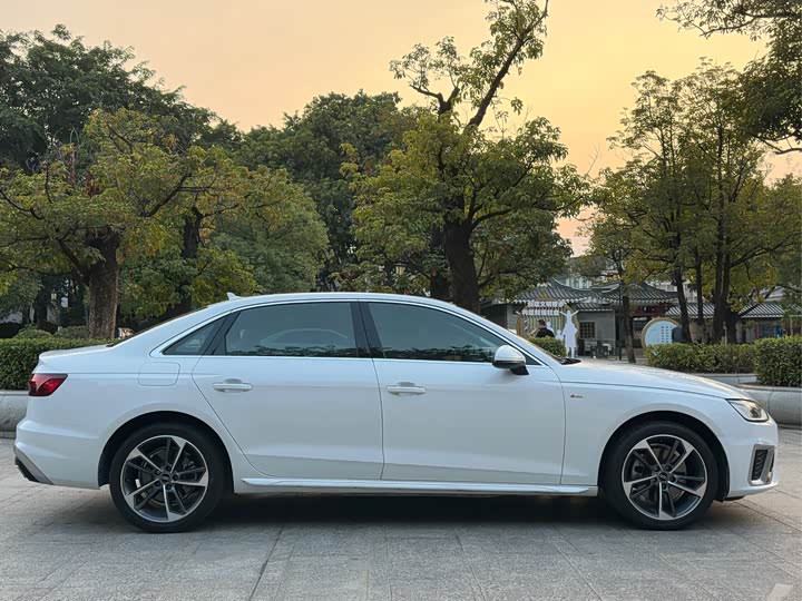 Фото 6 - Audi A4L