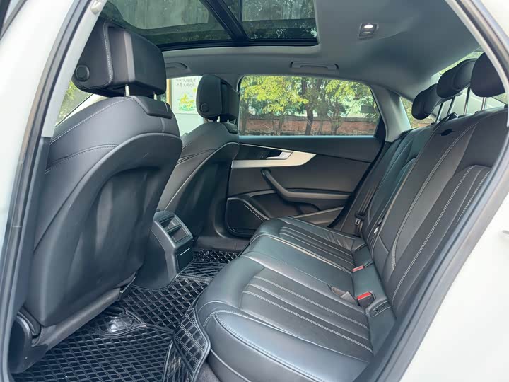 Фото 9 - Audi A4L