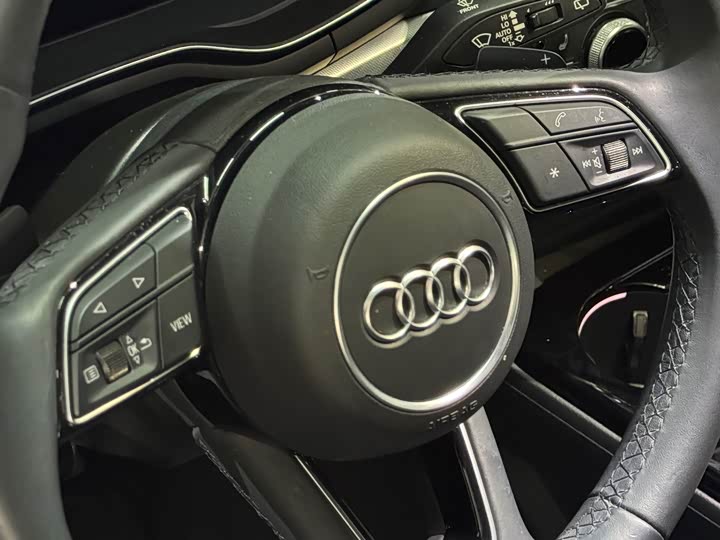 Фото 4 - Audi A4