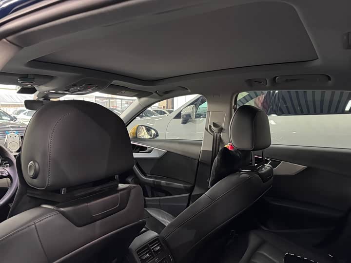 Фото 6 - Audi A4