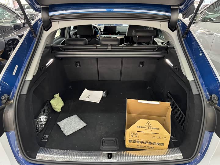 Фото 7 - Audi A4