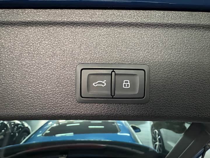 Фото 8 - Audi A4