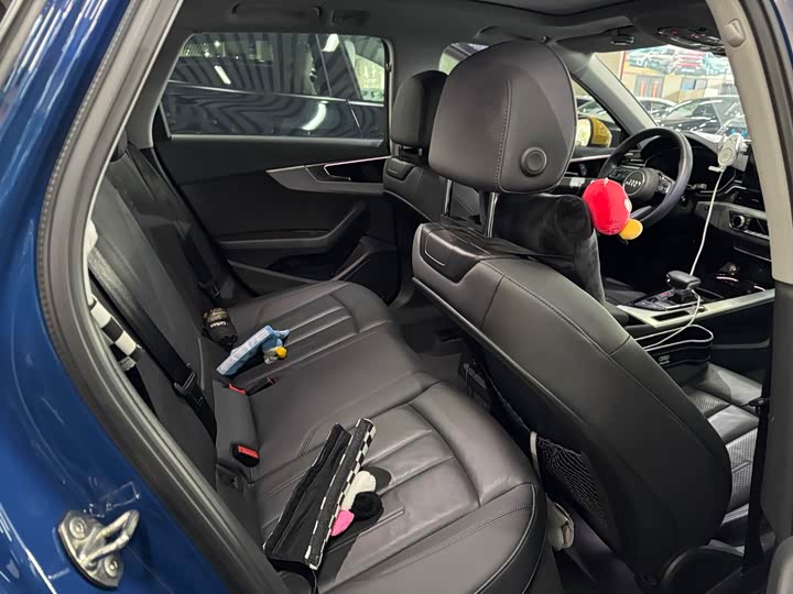 Фото 9 - Audi A4