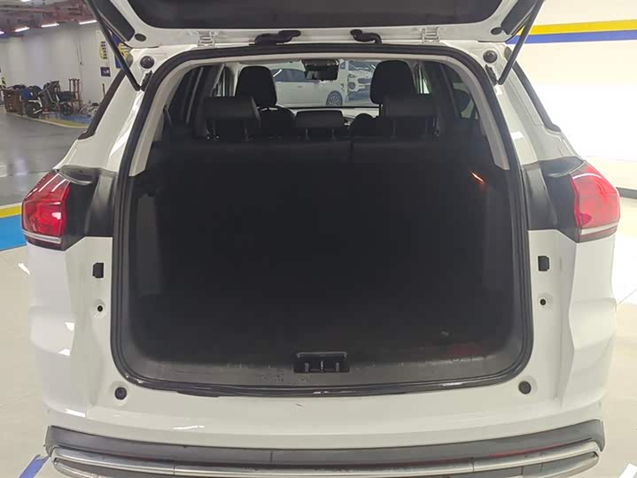 Фото 4 - Geely Atlas