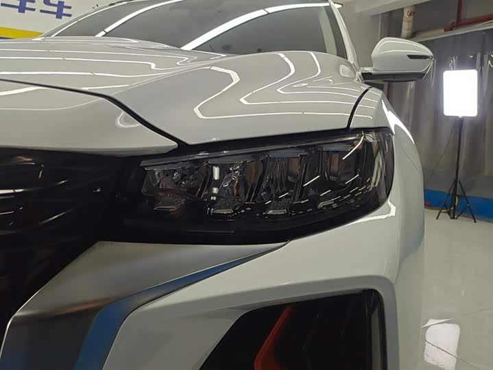 Фото 5 - Geely Atlas