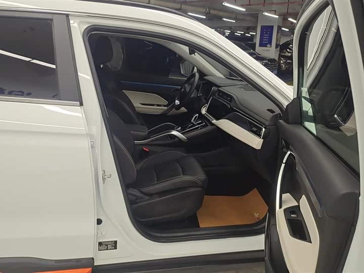 Фото 8 - Geely Atlas