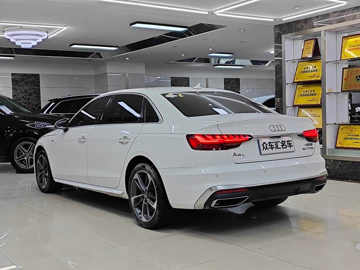 Фото 4 - Audi A4L