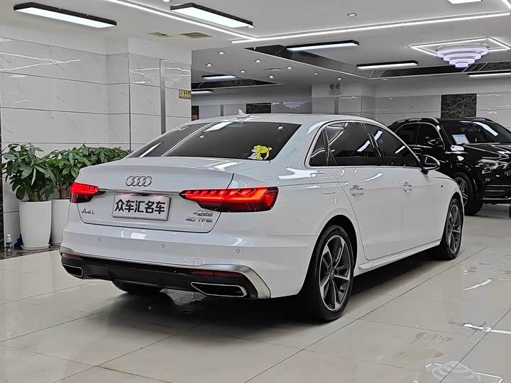 Фото 6 - Audi A4L