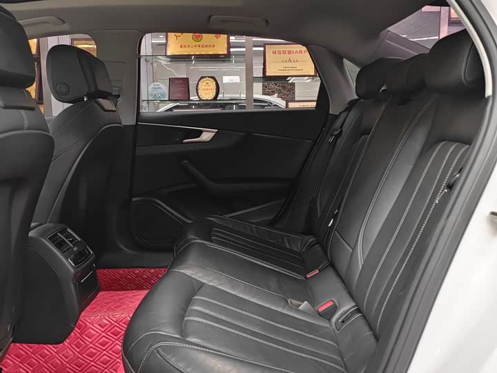 Фото 8 - Audi A4L