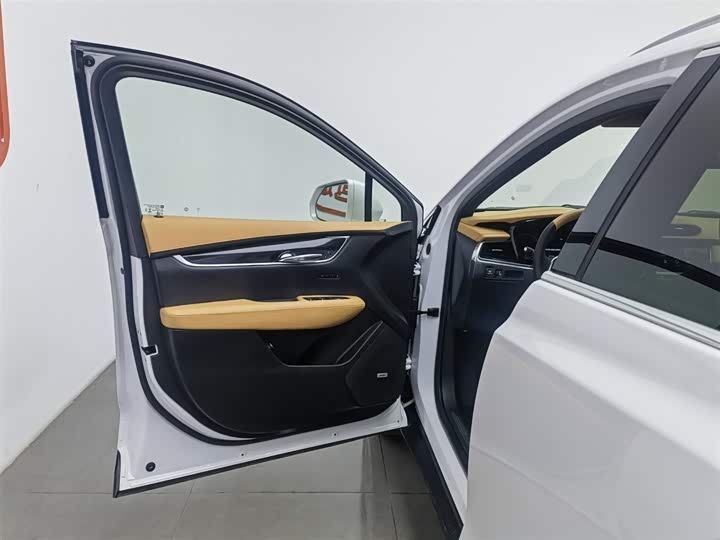 Фото 8 - Cadillac XT5