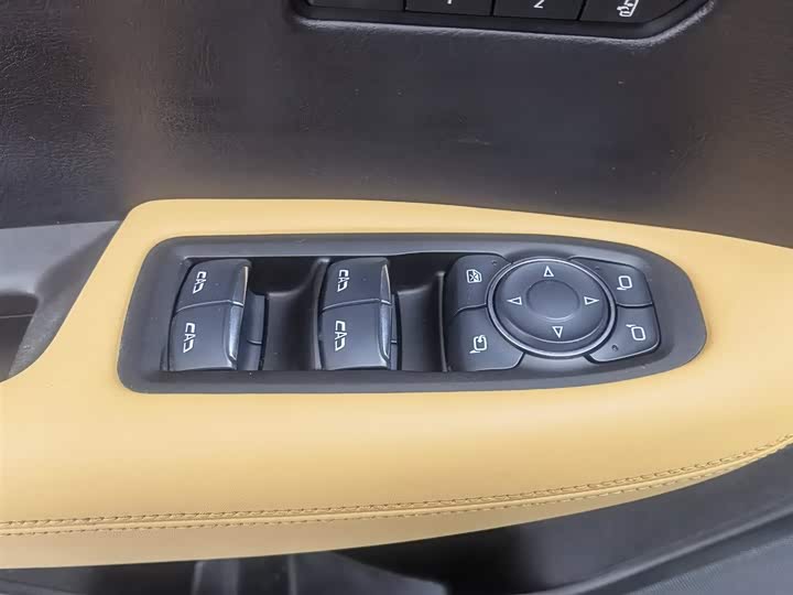 Фото 9 - Cadillac XT5