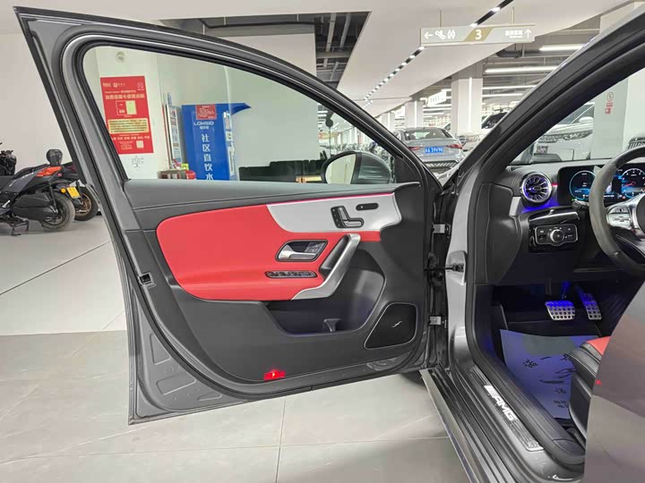 Фото 6 - Mercedes-Benz A-Class AMG