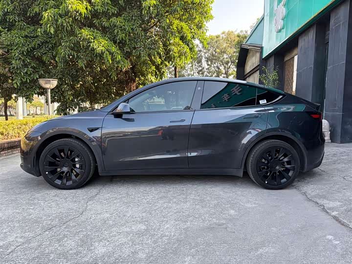 Фото 4 - Tesla Model Y