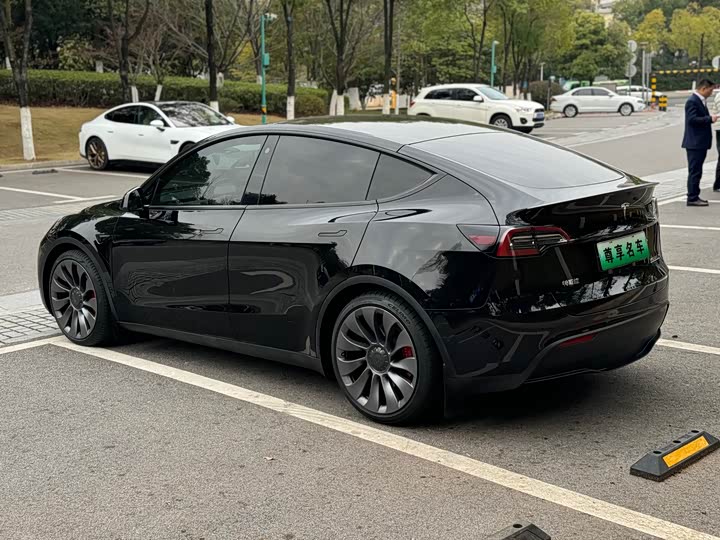 Фото 8 - Tesla Model Y