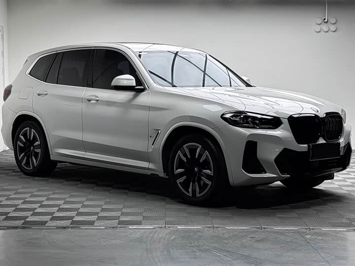 Фото 3 - BMW iX3