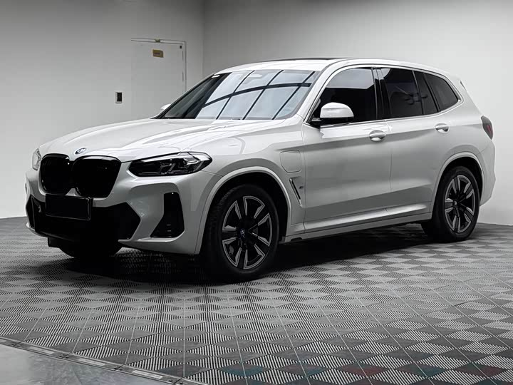 Фото 4 - BMW iX3