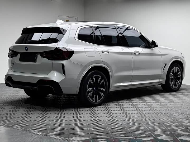 Фото 7 - BMW iX3