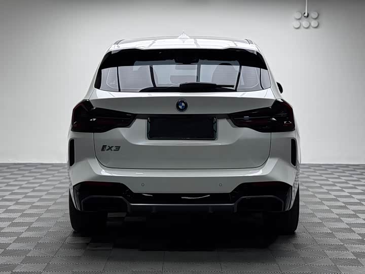 Фото 8 - BMW iX3