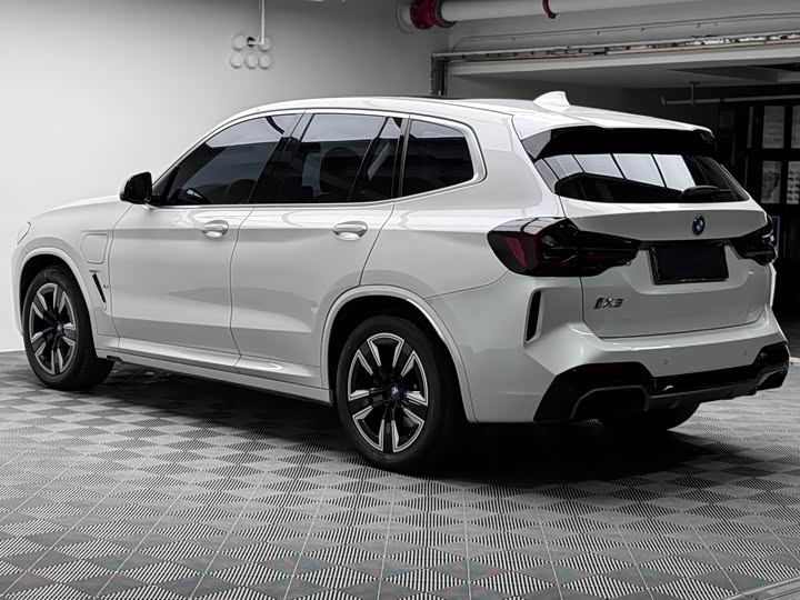 Фото 9 - BMW iX3