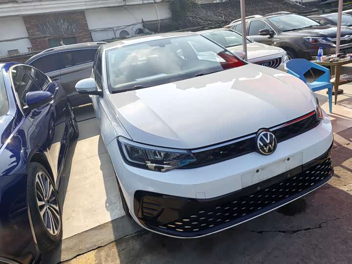 Фото 3 - Volkswagen Lavida