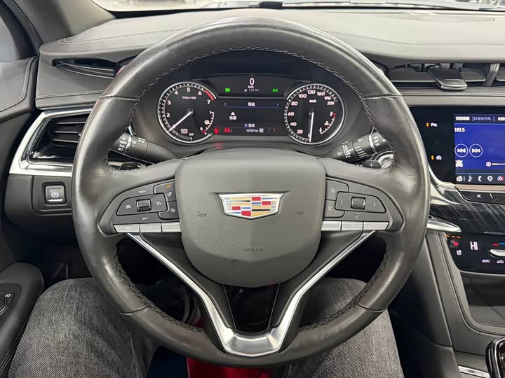 Фото 6 - Cadillac XT6