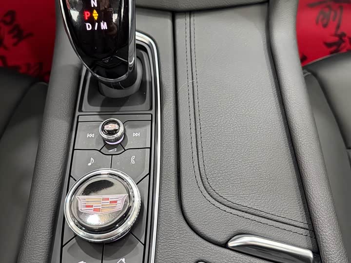 Фото 9 - Cadillac XT6