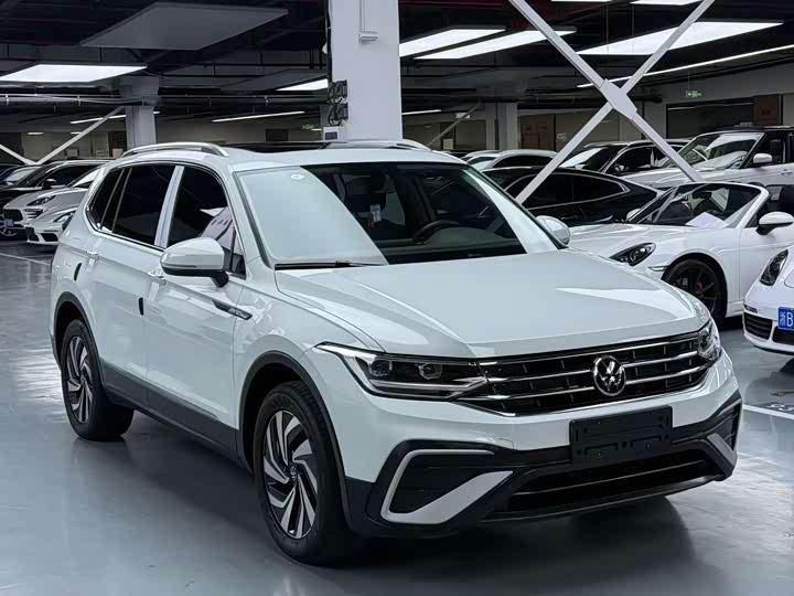 Фото 3 - Volkswagen Tiguan L Pro